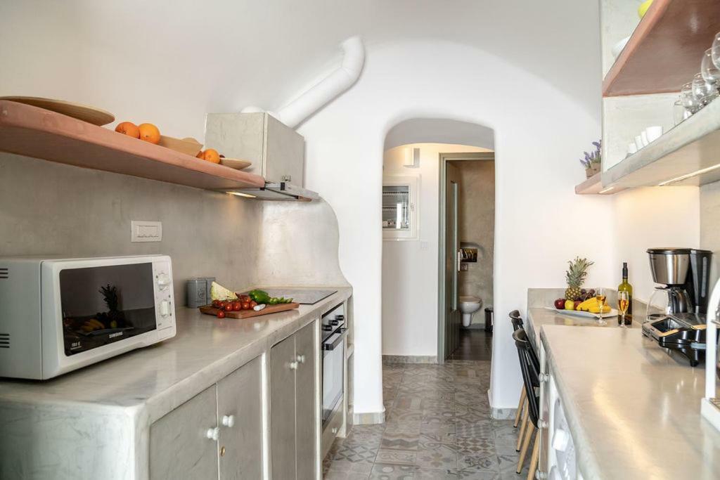 Astrea Suites Feggaropetra Cave House Fira  Exterior photo