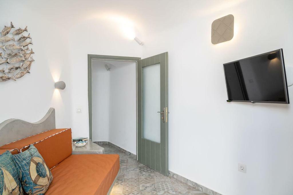 Astrea Suites Feggaropetra Cave House Fira  Exterior photo